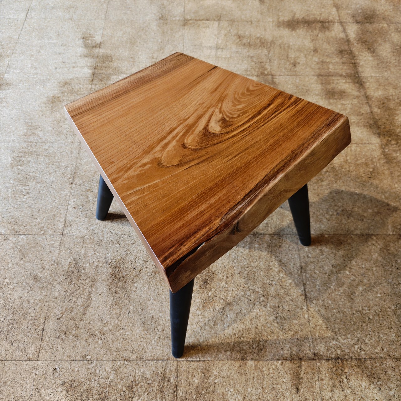 天然木 東京 新宿 東五軒町店展示 欅（けやき・ケヤキ）材 一枚板